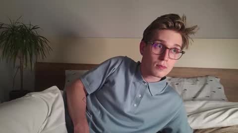 Snapshot of shirizo chatting on November 2025 04:29:02 PM Matthew online show from November 2025 04:29:02 PM