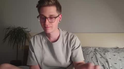 Snapshot of shirizo chatting on December 2025 08:16:02 PM Matthew online show from December 2025 08:16:02 PM