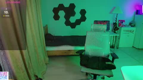 shiromy_ online show from April 2026 07:07:02 PM