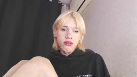 Snapshot of shortskrt chatting on February 2026 06:06:02 PM polii and alisa online show from February 2026 06:06:02 PM