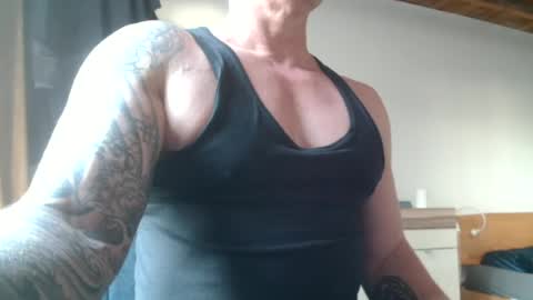 Snapshot of show_on_for_you chatting on June 2026 06:56:01 PM show_on_for_you online show from June 2026 06:56:01 PM