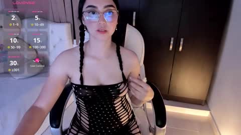 Nahomy online show from September 2025 02:27:02 AM