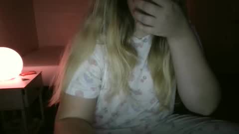 Snapshot of shyelyseee chatting on November 2025 01:39:02 AM Elyse online show from November 2025 01:39:02 AM