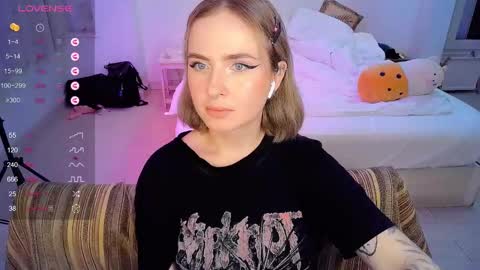 Effie online show from March 2025 03:02:01 PM