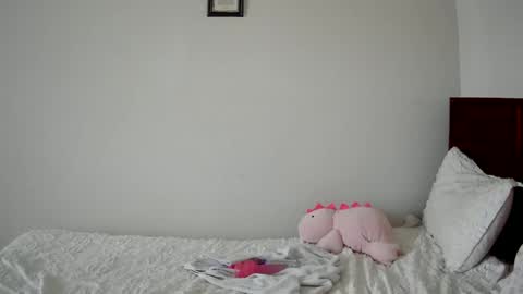 Snapshot of shyy_petitebaby chatting on June 2026 07:05:01 PM shypetitebaby online show from June 2026 07:05:01 PM