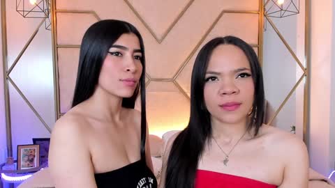 Snapshot of siara_lewis_ chatting on January 2025 09:04:02 PM Siara and Zoe tattoo online show from January 2025 09:04:02 PM