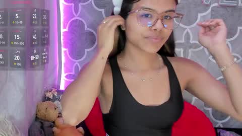 Snapshot of sidney_brownn chatting on April 2026 10:05:01 PM sidney_brownn online show from April 2026 10:05:01 PM