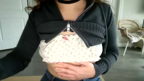 Snapshot of sienna_doll chatting on October 2025 02:51:02 PM Sienna Doll online show from October 2025 02:51:02 PM