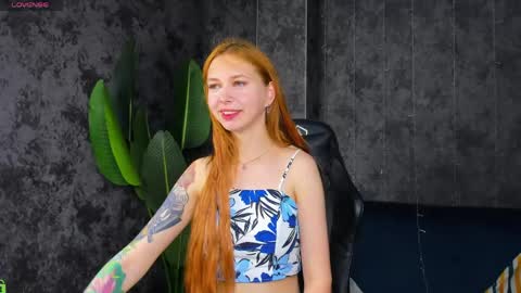 Snapshot of sienna_nyx chatting on June 2026 09:03:01 AM Sienna online show from June 2026 09:03:01 AM