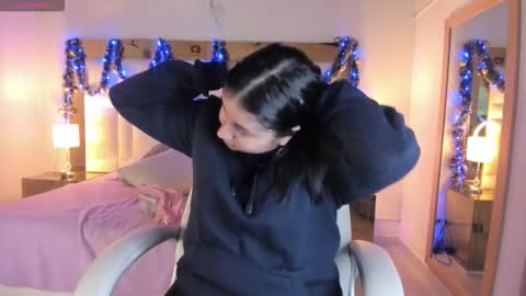 Sienna  online show from December 2025 11:30:02 AM