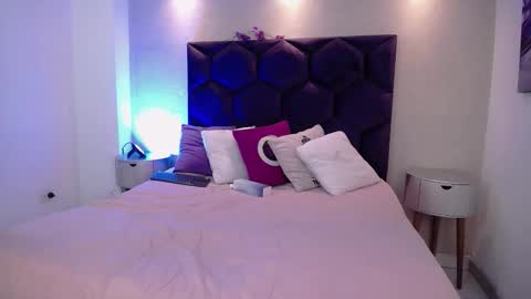 Snapshot of siennaluxee chatting on January 2026 03:32:01 AM siennaluxee online show from January 2026 03:32:01 AM