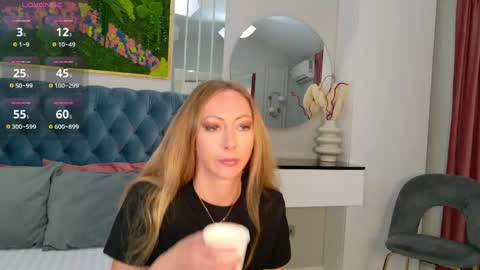 Snapshot of siennapierce chatting on May 2026 11:39:02 AM Sienna online show from May 2026 11:39:02 AM