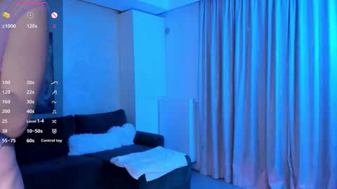 Sienna online show from October 2025 07:53:01 PM