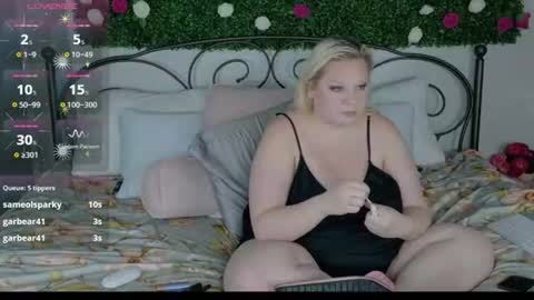 Snapshot of siennaxluxx chatting on June 2026 06:42:01 PM Sienna Luxx online show from June 2026 06:42:01 PM