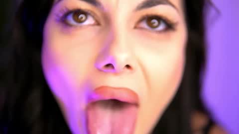 Maria online show from November 2025 11:00:02 AM