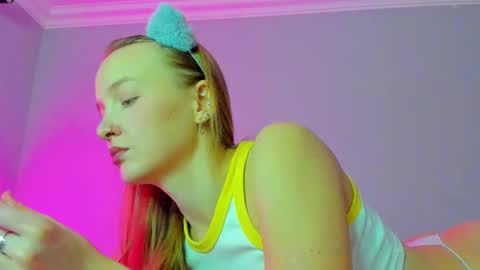 Mila online show from October 2025 08:25:02 AM