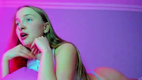 Mila online show from December 2025 07:39:01 AM