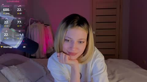 Snapshot of silly___woman chatting on July 2026 07:39:01 PM silly___woman online show from July 2026 07:39:01 PM