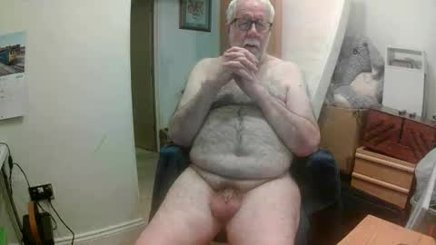 sillyoldman45221063 online show from April 2026 09:45:01 PM