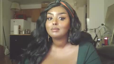 Simin Fox online show from November 2025 01:27:01 AM