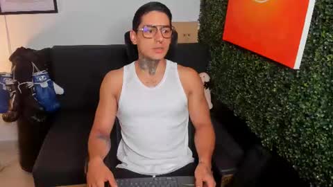 Snapshot of simon_cortes chatting on July 2026 11:17:01 AM Simon Cortes online show from July 2026 11:17:01 AM