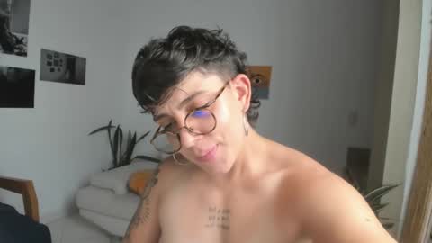 Snapshot of simone_4201 chatting on December 2024 09:06:01 PM Sim. online show from December 2024 09:06:01 PM