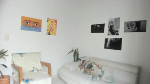 Snapshot of simone_4201 chatting on December 2024 03:47:02 PM Sim. online show from December 2024 03:47:02 PM