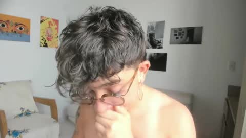 Snapshot of simone_4201 chatting on December 2024 04:22:01 PM Sim. online show from December 2024 04:22:01 PM