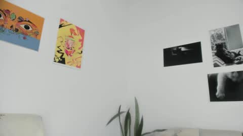 Snapshot of simone_4201 chatting on January 2025 06:57:02 PM Sim. online show from January 2025 06:57:02 PM