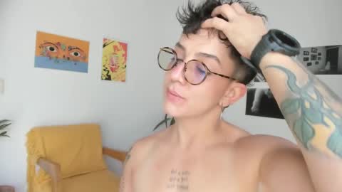 Snapshot of simone_4201 chatting on January 2025 07:26:02 PM Sim. online show from January 2025 07:26:02 PM