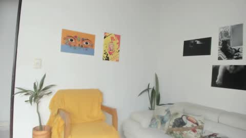 Snapshot of simone_4201 chatting on February 2025 06:04:01 PM Sim. online show from February 2025 06:04:01 PM