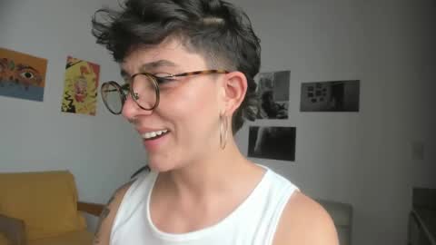 Snapshot of simone_4201 chatting on February 2025 06:44:01 PM Sim. online show from February 2025 06:44:01 PM