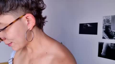 Snapshot of simone_4201 chatting on February 2025 05:47:02 PM Sim. online show from February 2025 05:47:02 PM