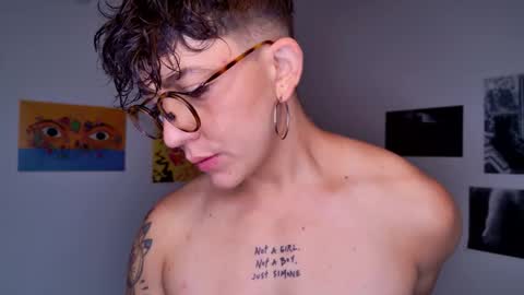 Snapshot of simone_4201 chatting on September 2025 11:45:02 AM Sim. online show from September 2025 11:45:02 AM