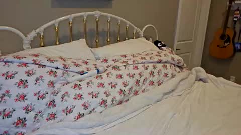 simonesighren online show from April 2026 04:17:01 AM