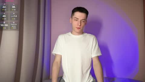 Snapshot of simonsweett chatting on April 2026 08:28:02 PM Simon online show from April 2026 08:28:02 PM