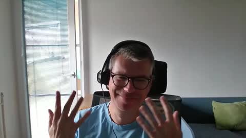 Snapshot of simonveli chatting on September 2025 08:25:01 AM Simonveli online show from September 2025 08:25:01 AM