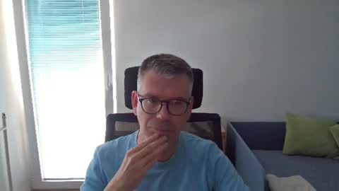Snapshot of simonveli chatting on June 2026 05:00:02 PM Simonveli online show from June 2026 05:00:02 PM