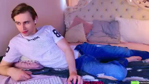 Snapshot of simonwarner chatting on July 2026 03:14:01 AM Simon online show from July 2026 03:14:01 AM