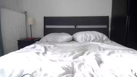 Snapshot of simur_sahso chatting on December 2024 11:52:02 AM Sofi wed. - sat. 11am - 11 pm and Santi with Sofi sun.. - tue. 11 am - 5 pm  europe online show from December 2024 11:52:02 AM