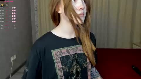 Snapshot of sinfulsmile_ chatting on June 2026 10:18:01 AM Ivy online show from June 2026 10:18:01 AM