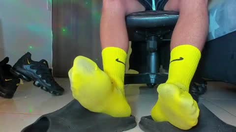 only foot                         worshipers here online show from April 2026 12:46:02 AM