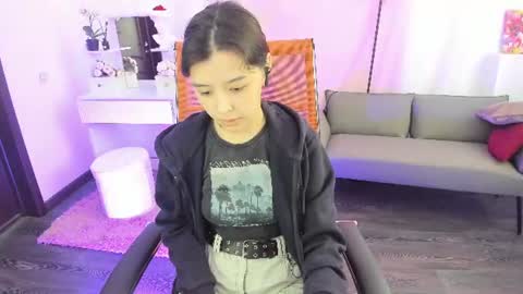 Snapshot of sirenmystique chatting on June 2026 10:02:01 AM Si online show from June 2026 10:02:01 AM