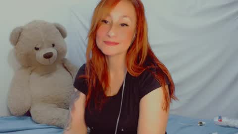 Snapshot of skarlett2072 chatting on February 2025 02:30:01 AM Arlett online show from February 2025 02:30:01 AM