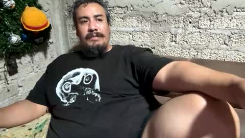 Snapshot of skinhell chatting on June 2026 03:09:02 AM Elias online show from June 2026 03:09:02 AM