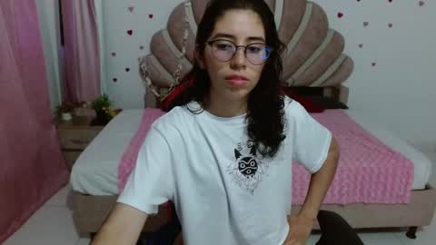 Snapshot of skinny_hot723 chatting on May 2026 06:35:02 PM Raelle online show from May 2026 06:35:02 PM