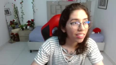 Snapshot of skinny_hot723 chatting on May 2026 01:25:02 AM Raelle online show from May 2026 01:25:02 AM