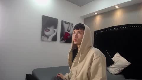 Snapshot of skinny_office chatting on February 2026 01:06:02 PM David online show from February 2026 01:06:02 PM