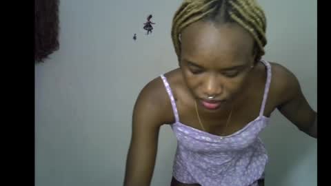 Snapshot of skinnybeauty1 chatting on April 2026 06:34:02 PM Linda independent model online show from April 2026 06:34:02 PM