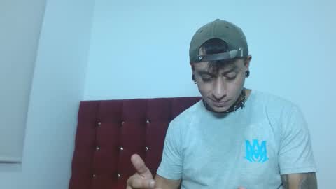 Snapshot of skinnydevil1 chatting on February 2026 04:32:01 AM skinnydevil1 online show from February 2026 04:32:01 AM